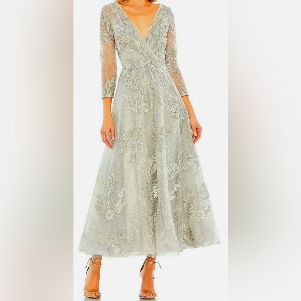 Mac Duggal Platinum Beaded Floral A-
Line Cocktail Dress Size 20 $698